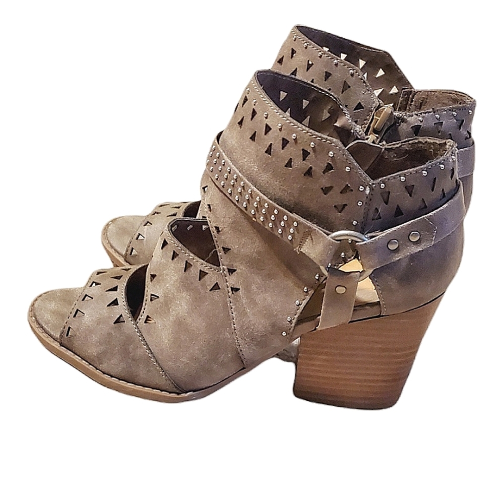 Massini Taupe Gray Toeless heeled Booties.